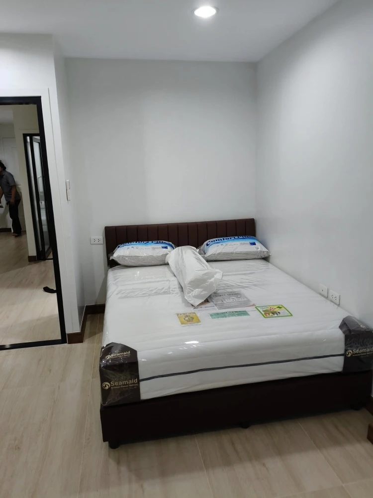For rent: Baan Nawathara, corner room, first room, decorated in resort style, view of swimming pool and fitness center. Must book like this.