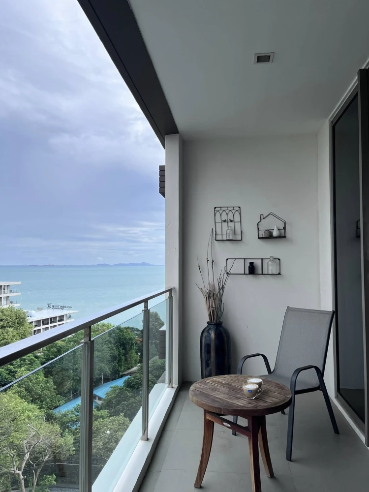 For rent: Baan Plai Haad, upper floor unit with spacious living area and fully furnished. Grab it now!