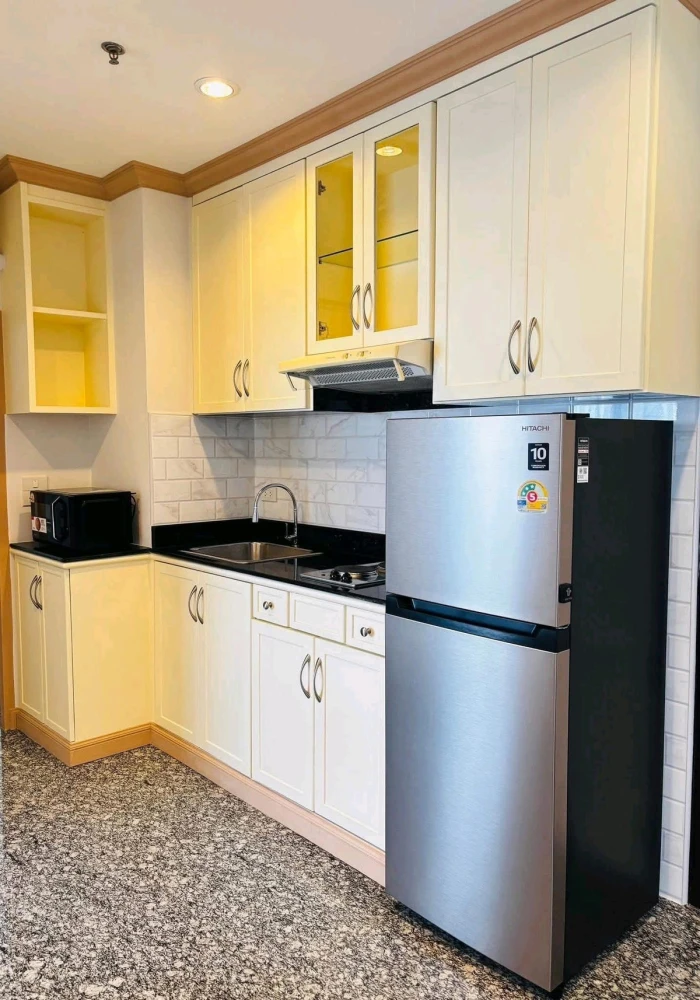 For rent: Pathumwan Resort, 2 bedrooms. High ceilings, spacious, beautiful view with no obstructing buildings. Book now!
