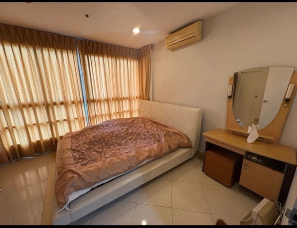 For rent: Pathumwan Resort, 5th floor, fully furnished room, ready to move in, just bring your bags, urgent!