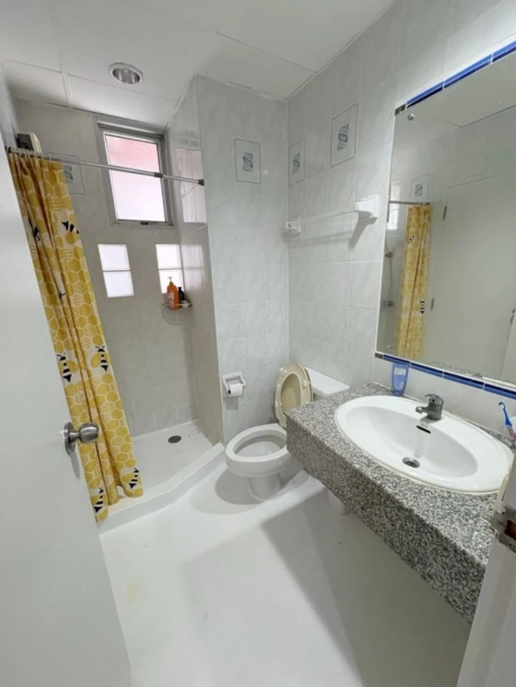 For rent: Pathumwan Resort, 5th floor, fully furnished room, ready to move in, just bring your bags, urgent!