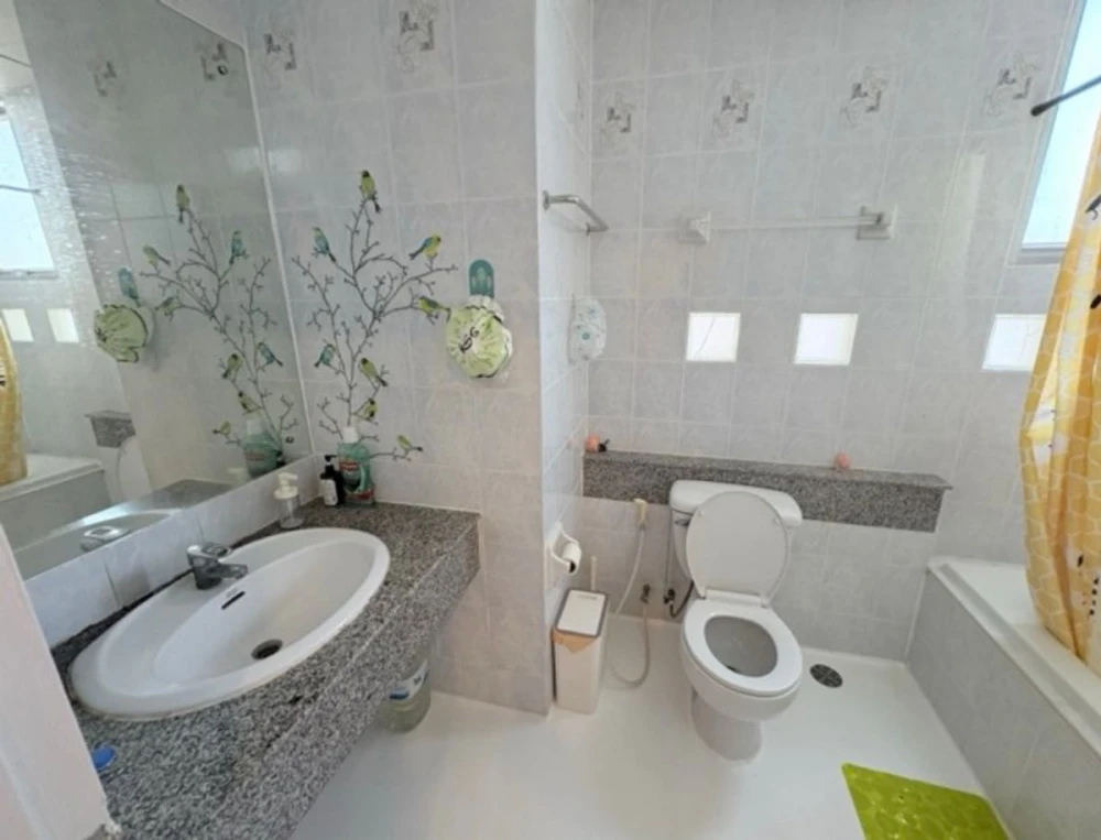 For rent: Pathumwan Resort, 5th floor, fully furnished room, ready to move in, just bring your bags, urgent!