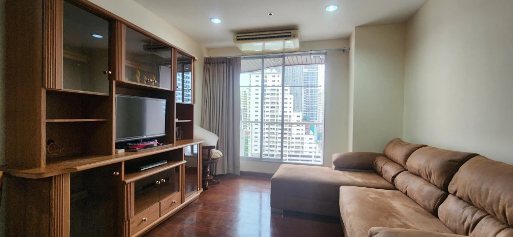 For rent: Pathumwan Resort, 2 bedrooms, 2 bathrooms, fully furnished, reserve now before it's gone.