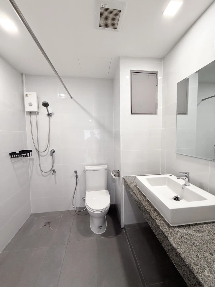 For rent: P. Thana Tower, 2 bedrooms, 1 bathroom, clean, airy, very comfortable. Hurry and reserve now!