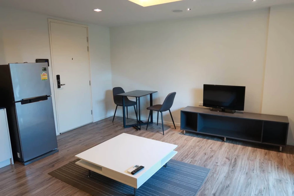 For rent: Park Phutthabucha 48, 1 bedroom, 1 bathroom, spacious living room, great price, includes washing machine. Move in now, don't wait!