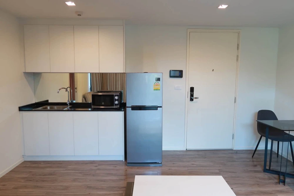 For rent: Park Phutthabucha 48, 1 bedroom, 1 bathroom, spacious living room, great price, includes washing machine. Move in now, don't wait!