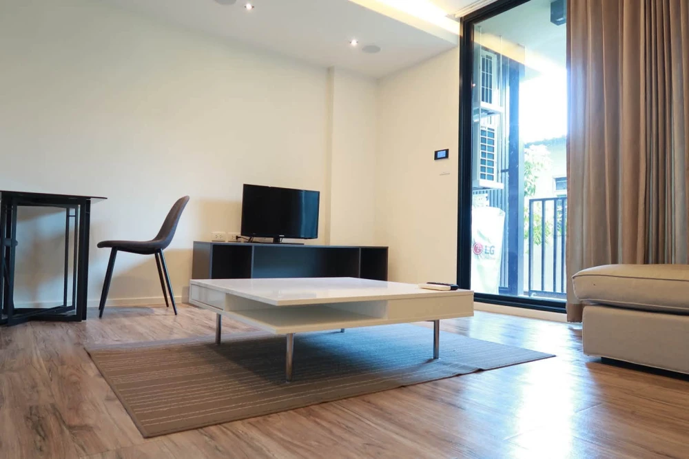For rent: Park Phutthabucha 48, 1 bedroom, 1 bathroom, spacious living room, great price, includes washing machine. Move in now, don't wait!