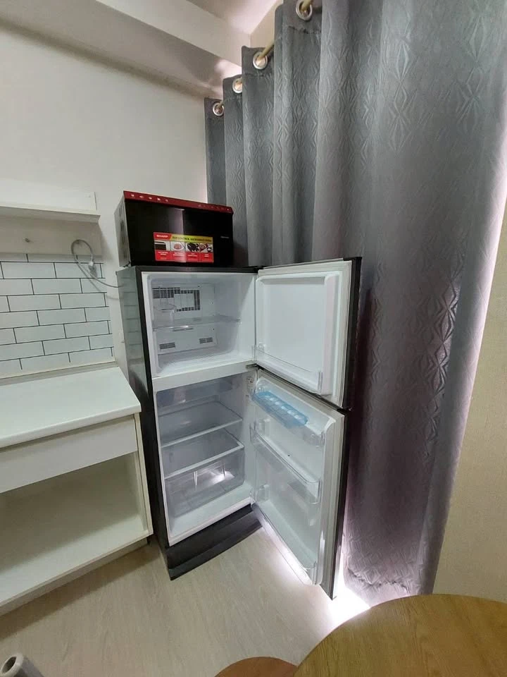 For rent: Plum Condo Park Rangsit, 7th floor room, outside view, wallpaper throughout the room. Hurry and reserve today.