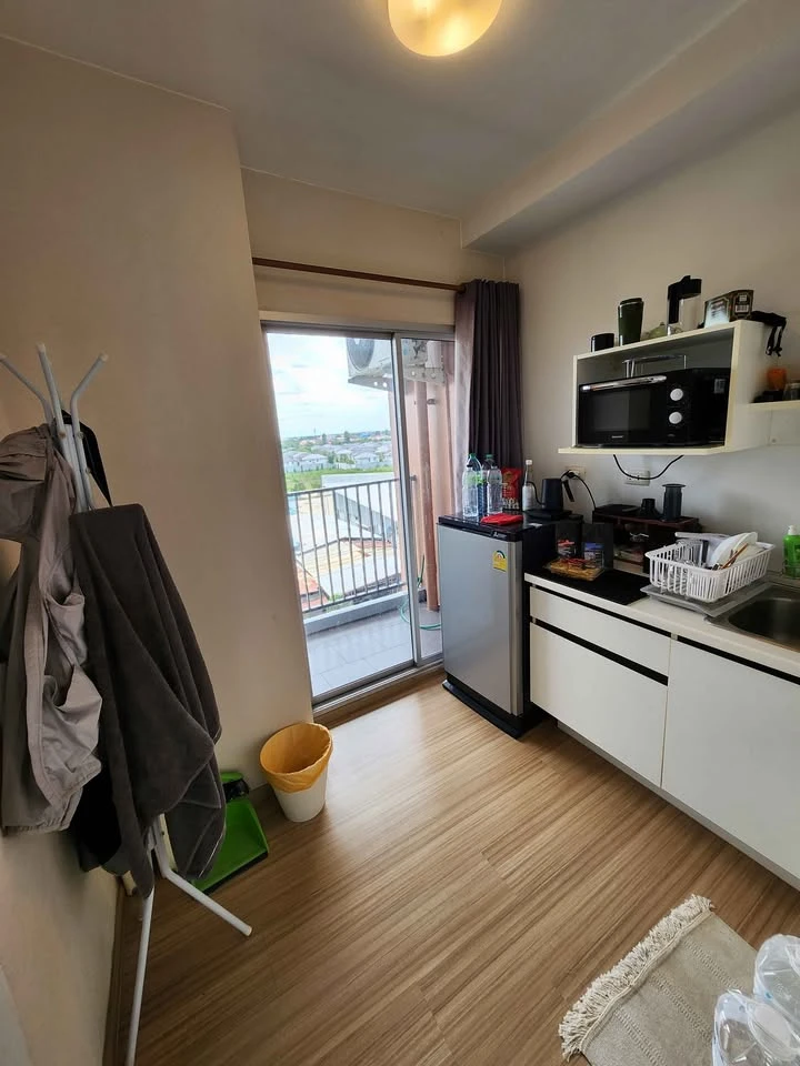 For rent: Plum Condo Bang Yai Station, 8th floor, top floor, next to the fire exit, quiet, no noise from neighboring rooms or rooms above. Reserve now