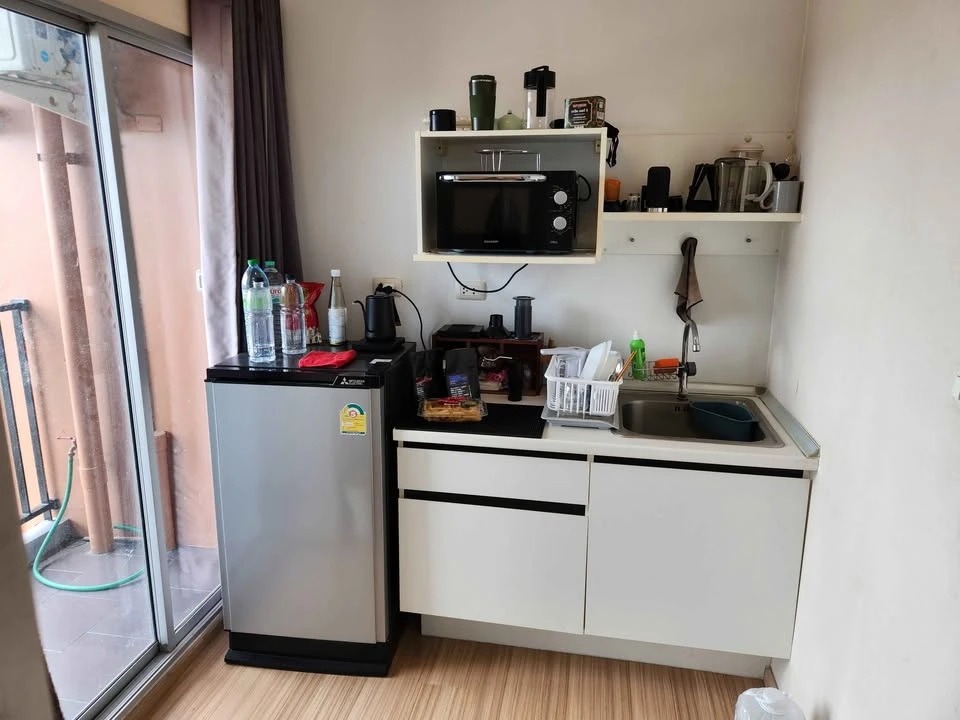 For rent: Plum Condo Bang Yai Station, 8th floor, top floor, next to the fire exit, quiet, no noise from neighboring rooms or rooms above. Reserve now