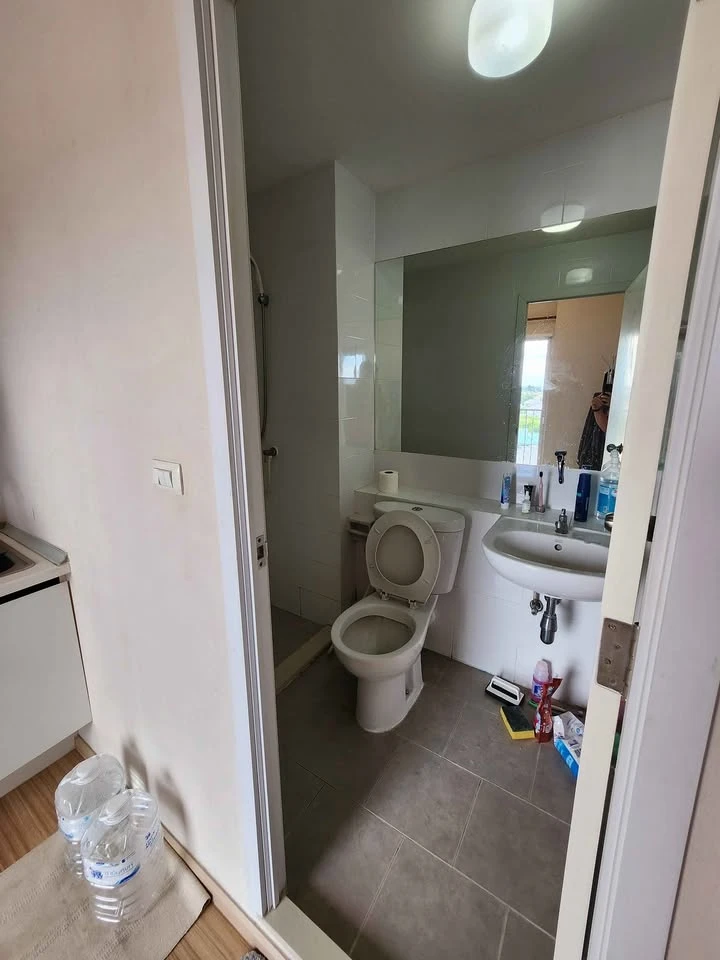 For rent: Plum Condo Bang Yai Station, 8th floor, top floor, next to the fire exit, quiet, no noise from neighboring rooms or rooms above. Reserve now
