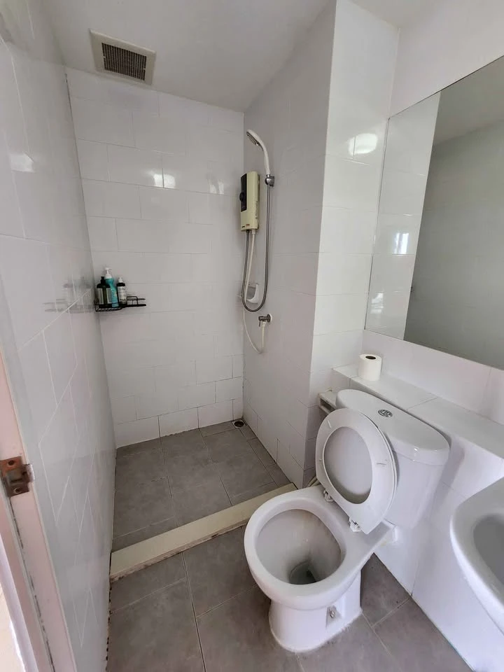 For rent: Plum Condo Bang Yai Station, 8th floor, top floor, next to the fire exit, quiet, no noise from neighboring rooms or rooms above. Reserve now