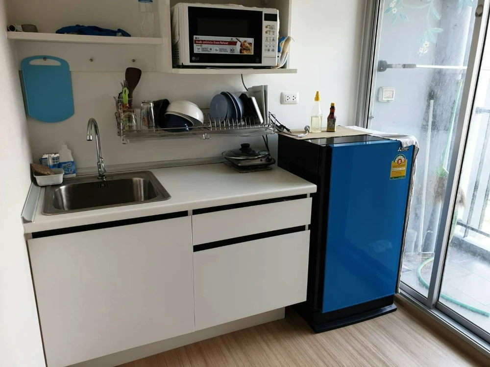 Plum Condo Bang Yai Station for rent. Quiet unit in a zone with few units, located next to the fire escape and close to the elevator. The room gets no