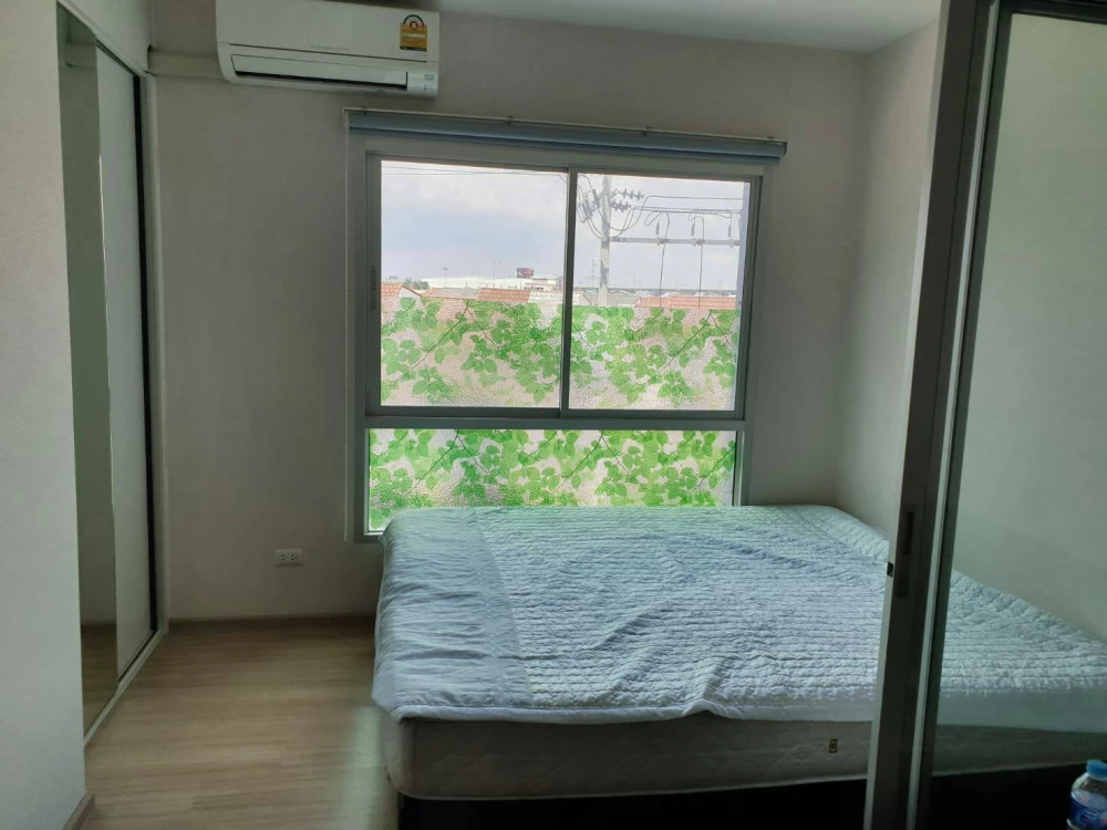 Plum Condo Bang Yai Station for rent. Quiet unit in a zone with few units, located next to the fire escape and close to the elevator. The room gets no