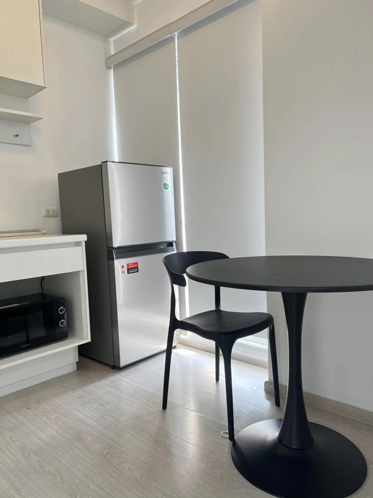 For rent: Plum Condo Park Rangsit, 8th floor, Phase 2, swimming pool view, beautiful room, fully furnished, interested, book now, urgently.