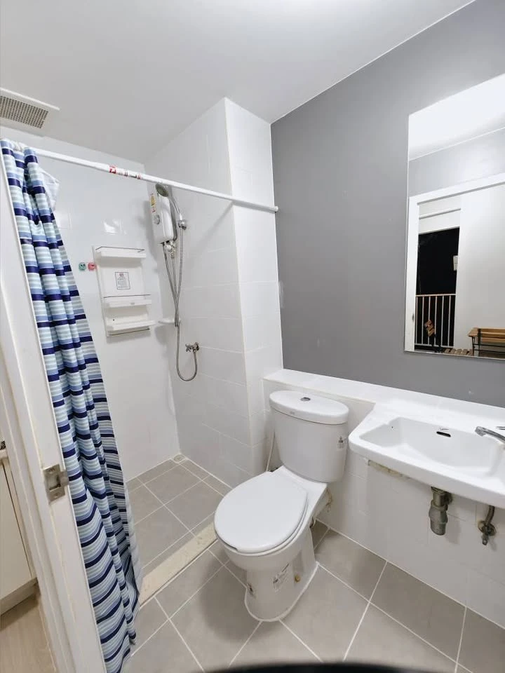 For rent: Plum Condo Park Rangsit Phase 1-3, 7th floor, separated rooms with amenities. Don't wait!