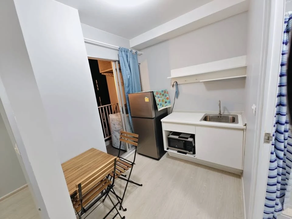 For rent: Plum Condo Park Rangsit Phase 1-3, 7th floor, separated rooms with amenities. Don't wait!