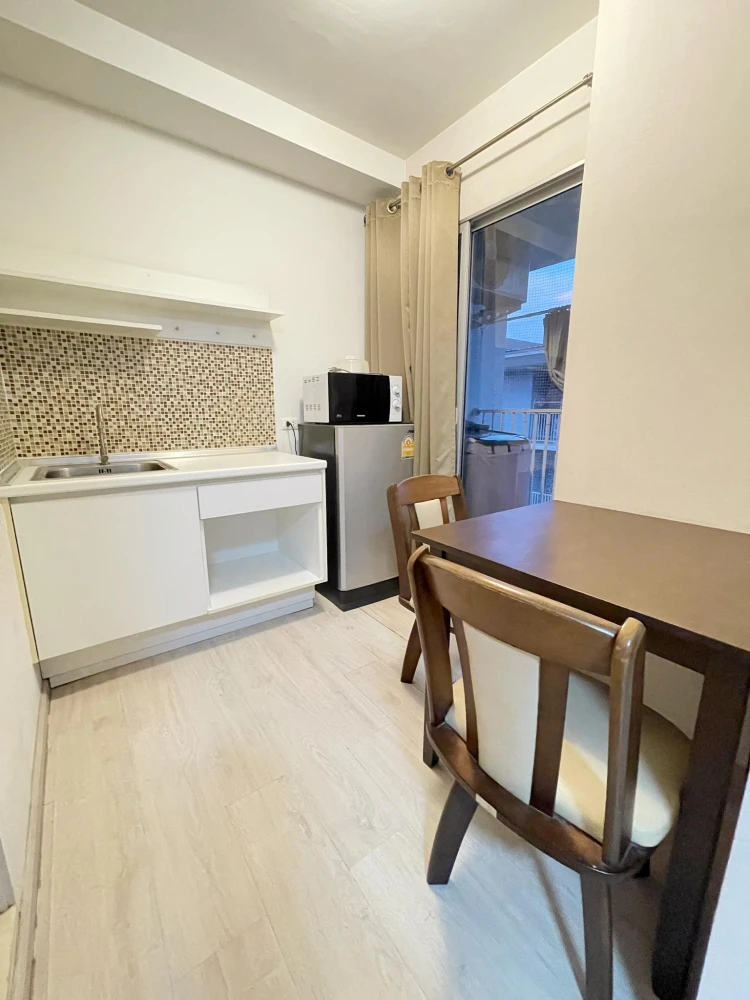 For rent: Plum Condo Park Rangsit Phase 2, beautiful room, as advertised, Building D, 8th floor, full electrical appliances and furniture, don't miss