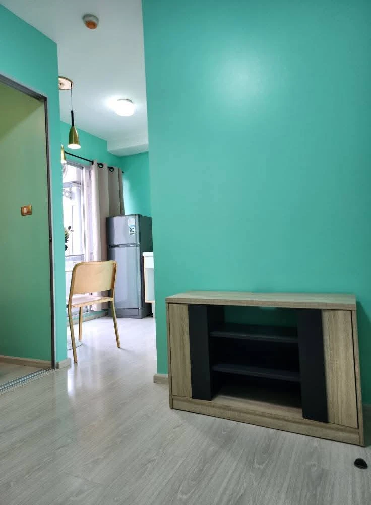 For rent: Plum Condo Park Rangsit Phase 2. Brightly colored room with full amenities. Don't miss out!