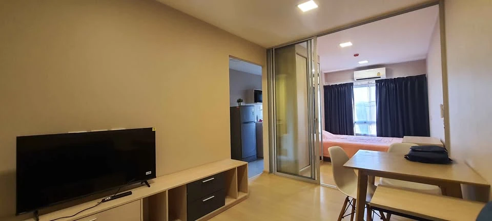 For rent: Plum Condo Rangsit Alive Phase 1, near Bangkok University, 4th floor, Building D. Fully furnished with appliances, ready to move in.