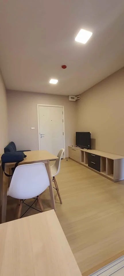 For rent: Plum Condo Rangsit Alive Phase 1, near Bangkok University, 4th floor, Building D. Fully furnished with appliances, ready to move in.