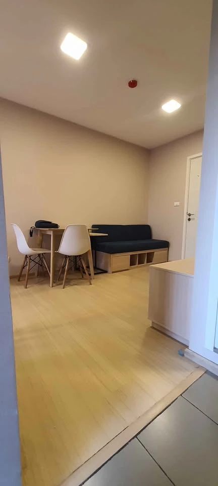 For rent: Plum Condo Rangsit Alive Phase 1, near Bangkok University, 4th floor, Building D. Fully furnished with appliances, ready to move in.