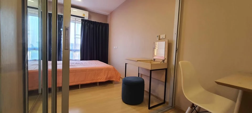 For rent: Plum Condo Rangsit Alive Phase 1, near Bangkok University, 4th floor, Building D. Fully furnished with appliances, ready to move in.