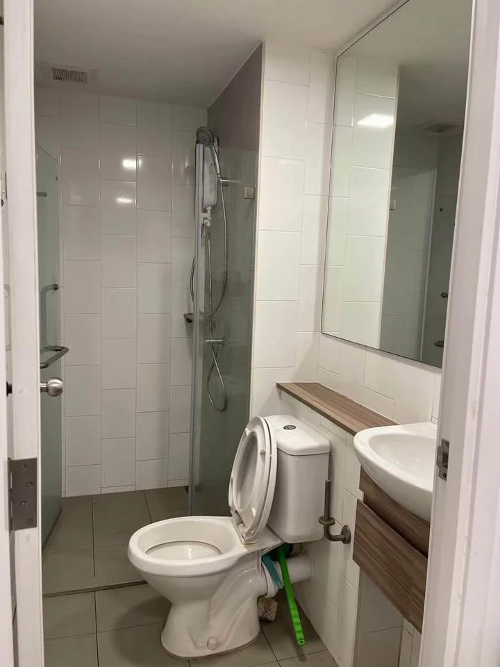 For rent: Plum Condo Rangsit Alive Phase 2, 1st floor, next to the pool, open to see the pool right away, built-in furniture, complete electrical appl