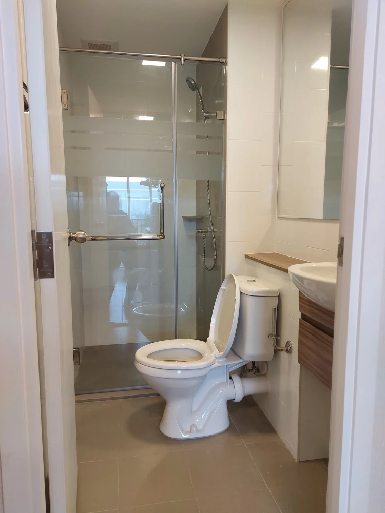 For rent: Plum Condo Rangsit Alive Phase 2, 5th floor, fully furnished and equipped with electrical appliances. Just bring your bags and move in.