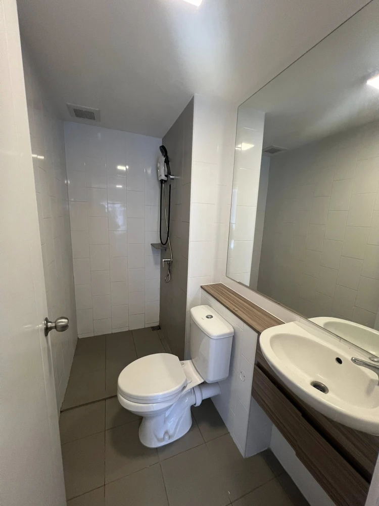 For rent: Plum Condo Rangsit Alive Phase 2, Building A, 4th floor, corner room, extremely private, very worth booking.
