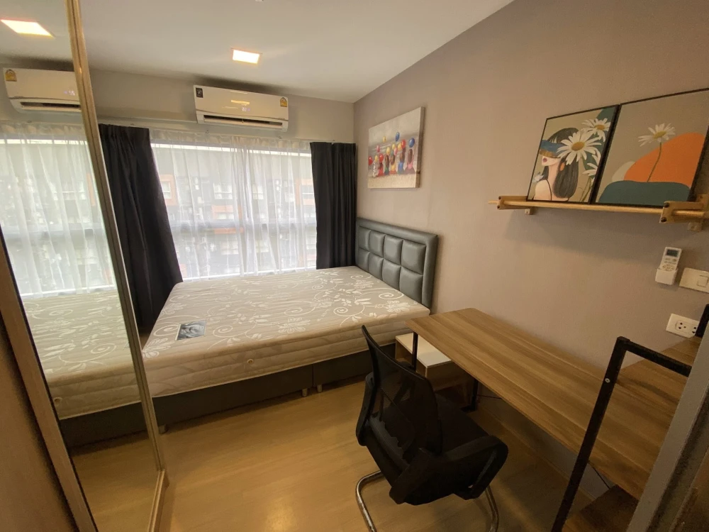 For rent: Plum Condo Rangsit Fresh, 8th floor, pool view. Clean room with built-in furniture and mirrors. Ready to move in.