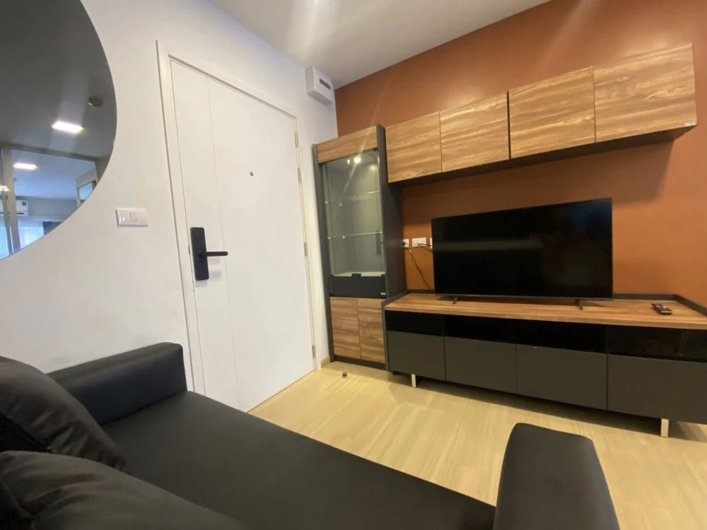 For rent: Plum Condo Rangsit Fresh, 8th floor, pool view. Clean room with built-in furniture and mirrors. Ready to move in.