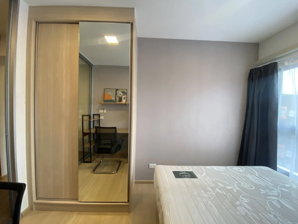 For rent: Plum Condo Rangsit Fresh, 8th floor, pool view. Clean room with built-in furniture and mirrors. Ready to move in.