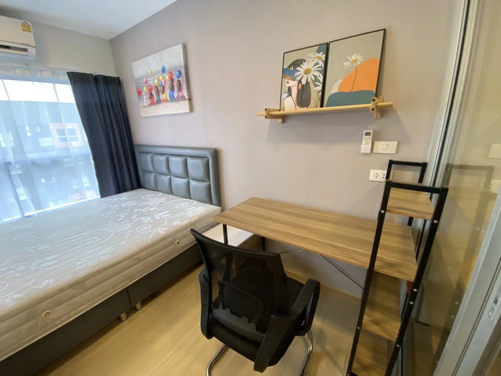For rent: Plum Condo Rangsit Fresh, 8th floor, pool view. Clean room with built-in furniture and mirrors. Ready to move in.