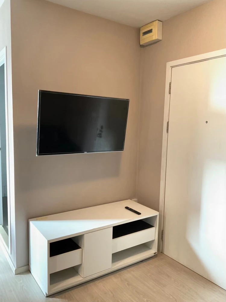 For rent: Plum Condo Rangsit Phase 3, ready to move in, beautifully decorated with built-in furniture. Book now or you'll regret it!!!