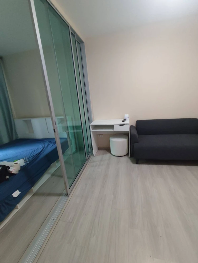 For rent Plum Condo Ramkhamhaeng 60 Interchange. The room is separated into a very good area. The room next to the swimming pool is very chic. Move no