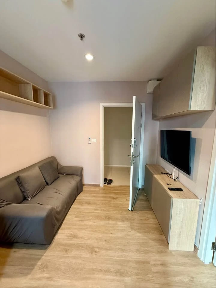 Plum Condo Ramkhamhaeng Station for rent, 8th floor. Fully furnished with appliances and washing machine. Pool view. Ready to move in.