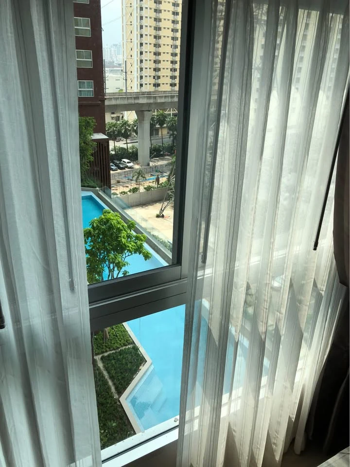 Plum Condo Ramkhamhaeng Station for rent, 8th floor. Fully furnished with appliances and washing machine. Pool view. Ready to move in.