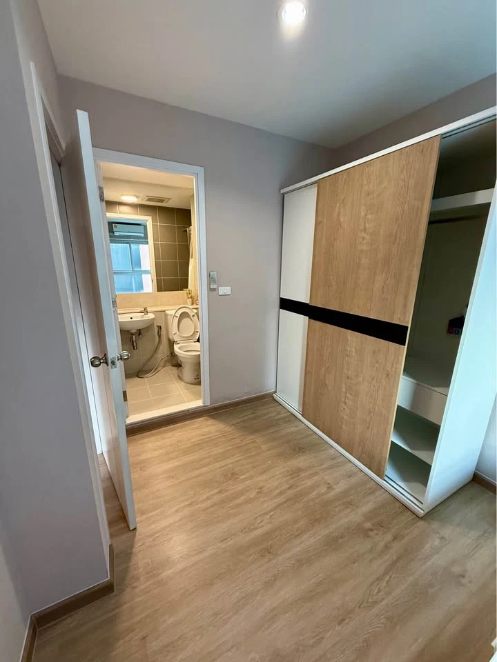 Plum Condo Ramkhamhaeng Station for rent, 8th floor. Fully furnished with appliances and washing machine. Pool view. Ready to move in.