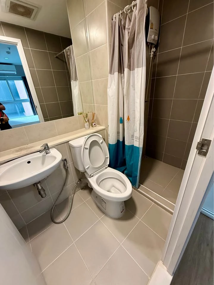 Plum Condo Ramkhamhaeng Station for rent, 8th floor. Fully furnished with appliances and washing machine. Pool view. Ready to move in.