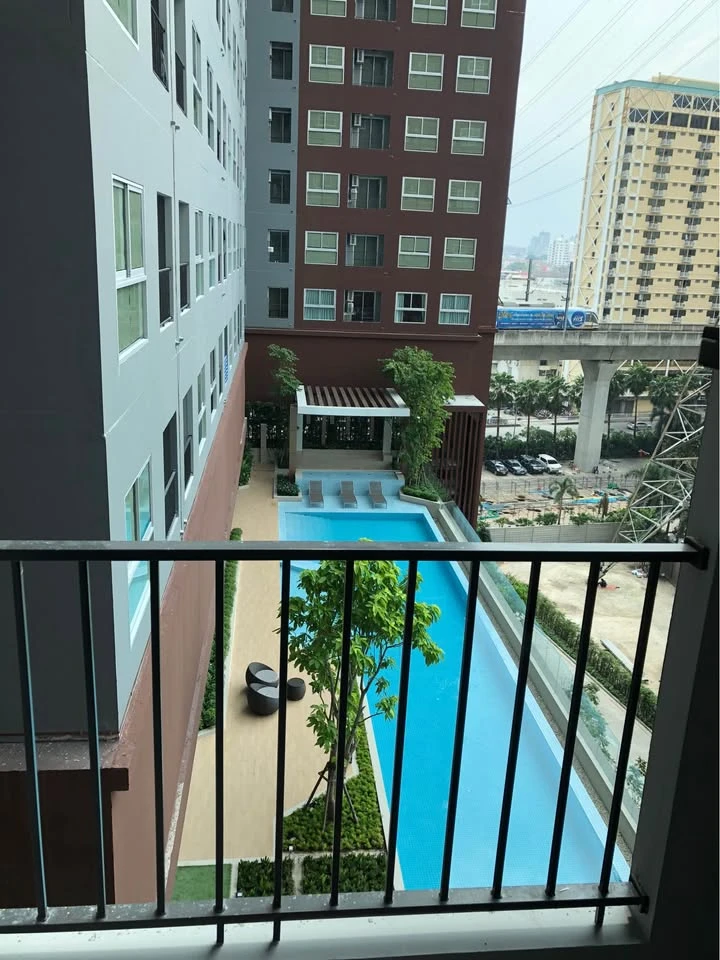 Plum Condo Ramkhamhaeng Station for rent, 8th floor. Fully furnished with appliances and washing machine. Pool view. Ready to move in.