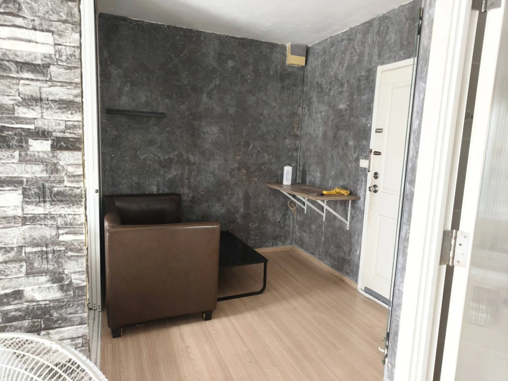 Plum Condo Ladprao 101 for rent. The unit is near the elevator, a short walk away, and at a great price. Move in now, don't wait!