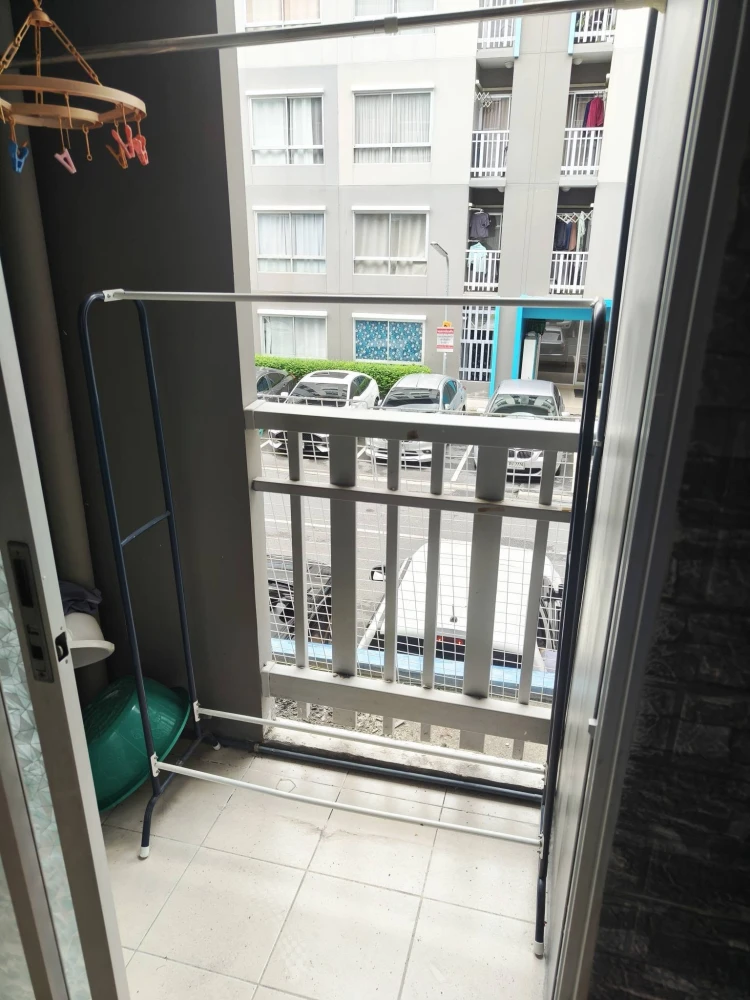 Plum Condo Ladprao 101 for rent. The unit is near the elevator, a short walk away, and at a great price. Move in now, don't wait!