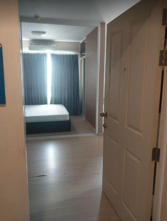 Plum Condo Samakkhi for rent. The room's windows face north, preventing direct sunlight all day long. Not hot or stuffy. The room is designed to be pr