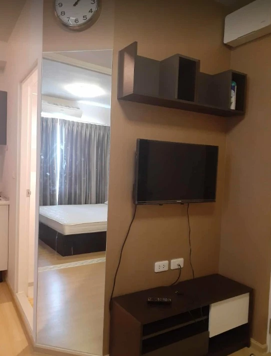 Plum Condo Samakkhi for rent. The room's windows face north, preventing direct sunlight all day long. Not hot or stuffy. The room is designed to be pr