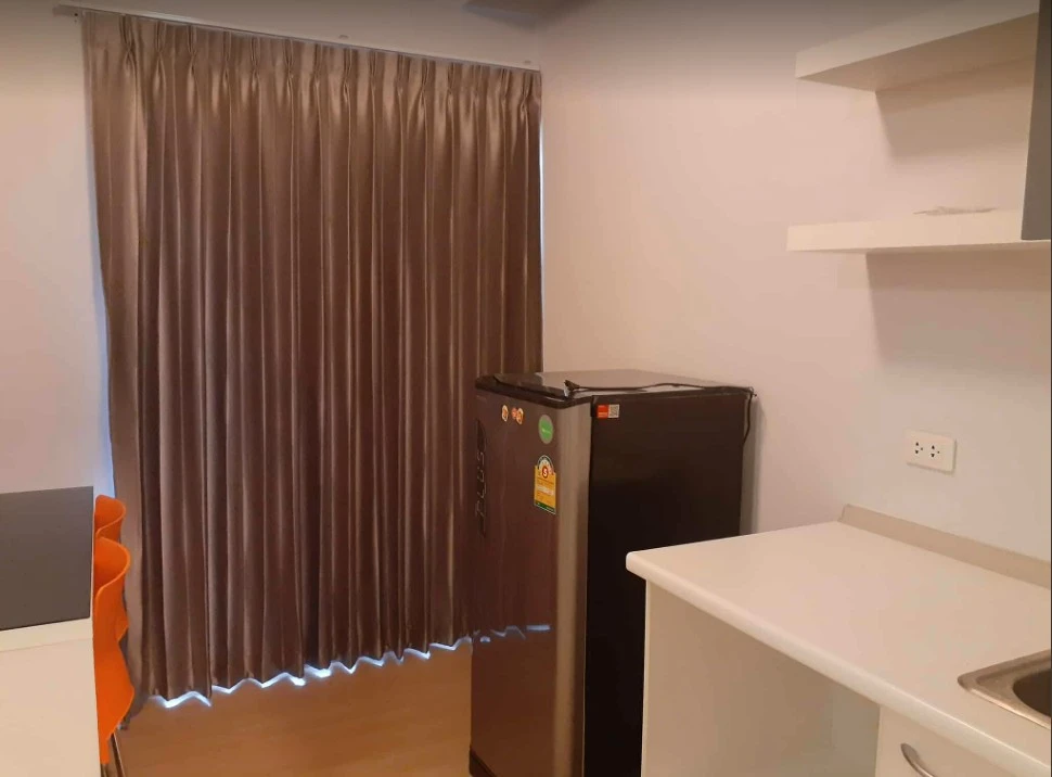 Plum Condo Samakkhi for rent. The room's windows face north, preventing direct sunlight all day long. Not hot or stuffy. The room is designed to be pr