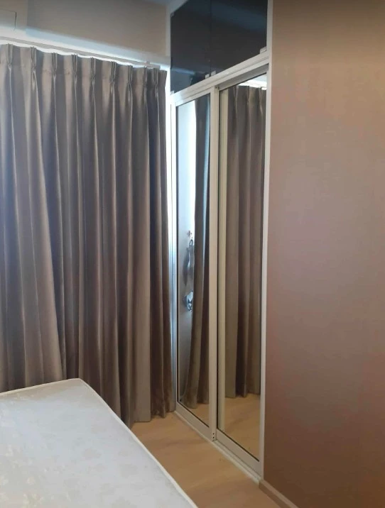 Plum Condo Samakkhi for rent. The room's windows face north, preventing direct sunlight all day long. Not hot or stuffy. The room is designed to be pr