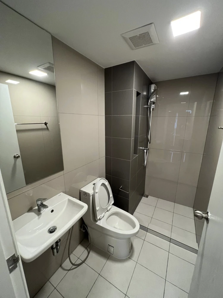 For rent: Plum Condo Chaengwattana - Don Mueang, ready to move in, fully furnished, electrical appliances, don't miss it.