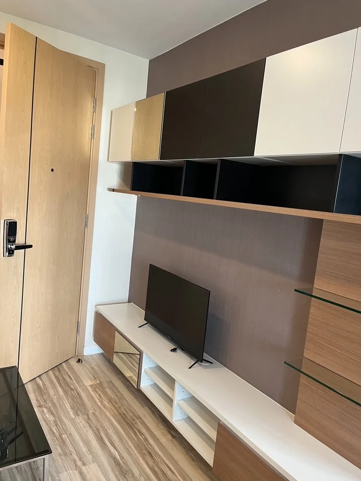 For rent, Plus Condominium Sriracha, a nice room, complete with furniture and electrical appliances, just drag your bags and move in.