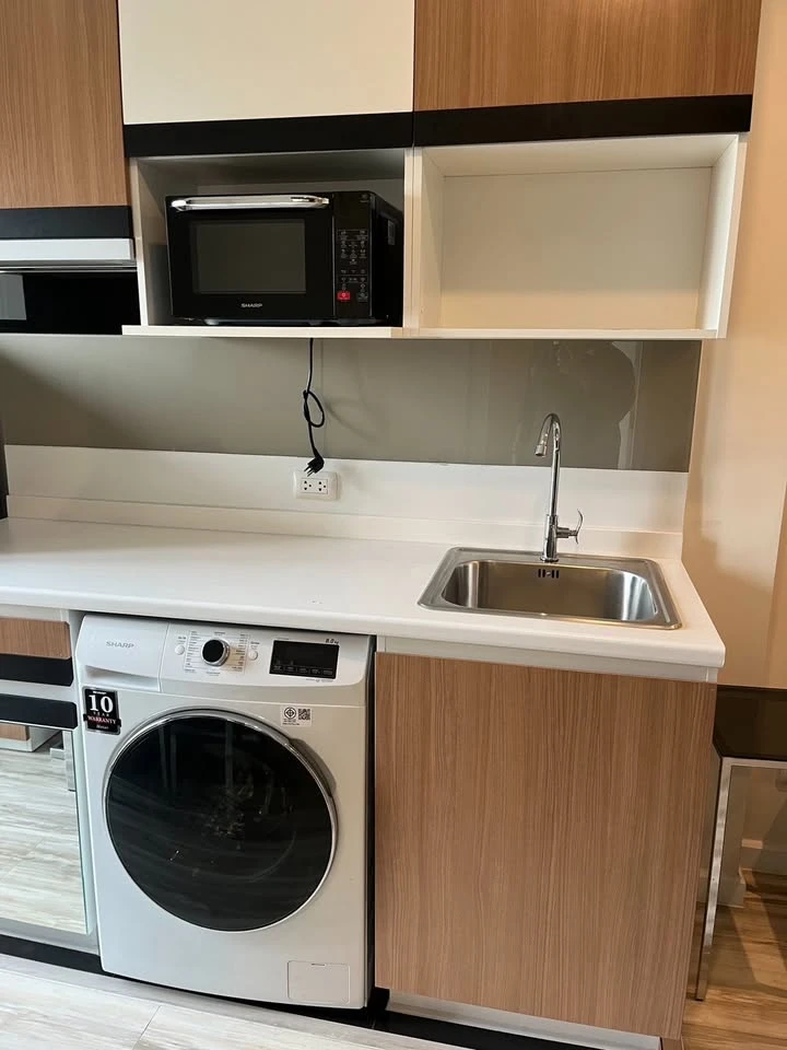 For rent, Plus Condominium Sriracha, a nice room, complete with furniture and electrical appliances, just drag your bags and move in.